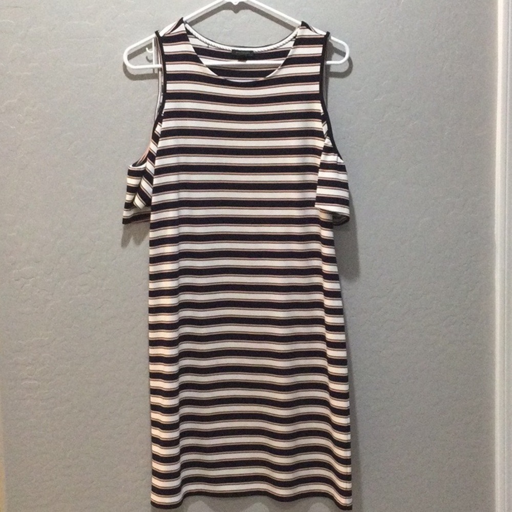 Cold Shoulder Dress - Picture 2 of 5